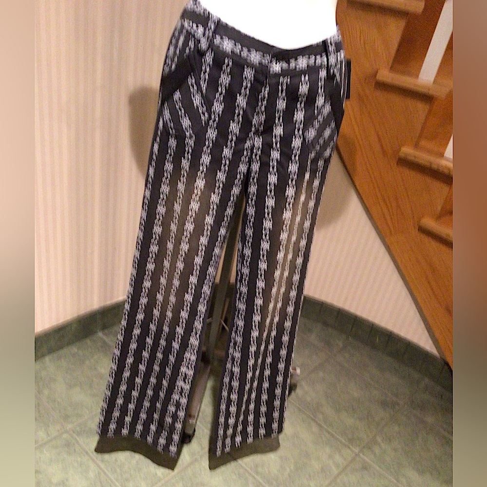 B/W patterned pants, distressed look - Picture 2 of 9